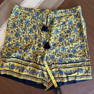 NWOT J.JILL Yellow Blue Floral Print Shorts, Sz L; self-tie elastic waist